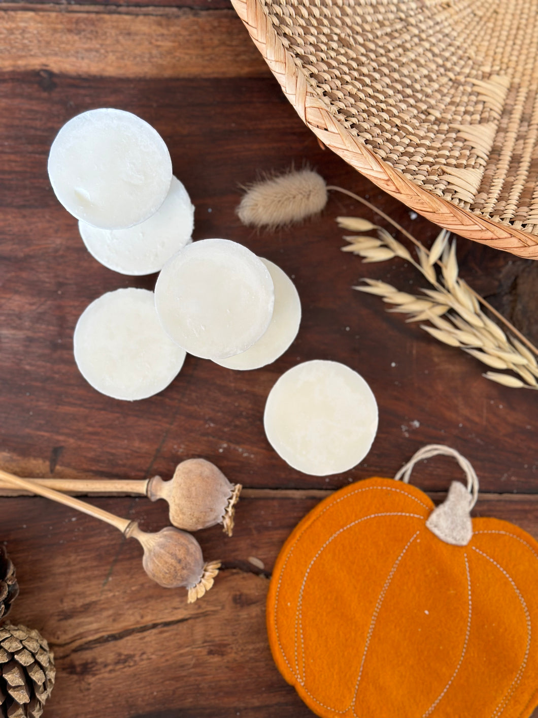 handmade soy wax melts in pumpkin pie fragrance. 